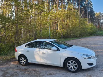 Usata Volvo S60 150 CV (110 kW) 2012 Bianco Berlina