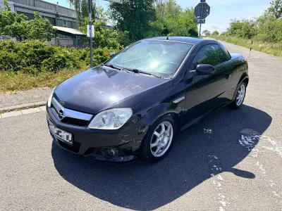Używany Opel Tigra 125 KM (91 kW) 2006 Czarny Kabriolet