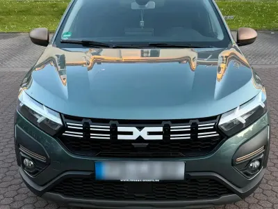 Używany Dacia Jogger 94 KM (69 kW) 2024 Zielony Minivan