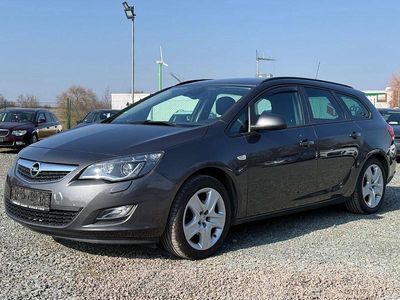 Gebraucht Opel Astra Design Edition 140 PS (102 kW) 2011 Grau Kombi