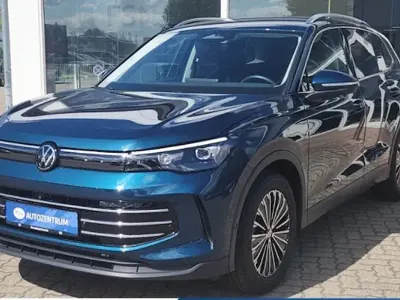 Gebraucht VW Tiguan IQ Drive 150 PS (110 kW) 2025 Nightshade blue metallic SUV