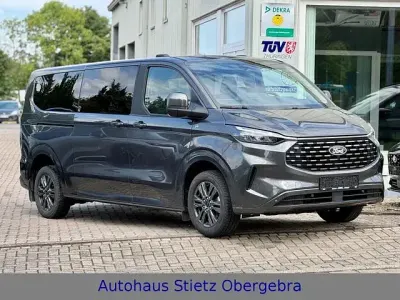Gebraucht Ford Tourneo 170 PS (125 kW) 2024 Grau (magneticgrau (metallic)) Van / Kleinbus