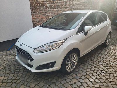 Gebraucht Ford Fiesta Titanium 95 PS (69 kW) 2017 Weiß Kleinwagen