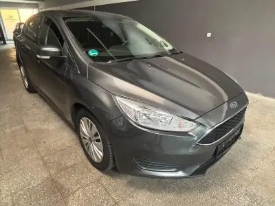 Gebraucht Ford Focus 102 PS (75 kW) 2016 Grau Limousine