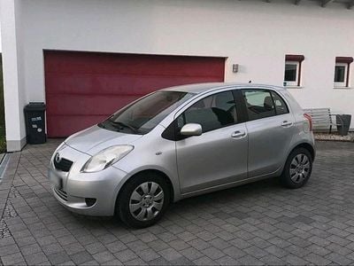 Second-hand Toyota Yaris 87 CP (63 kW) 2007 Argintiu Hatchback