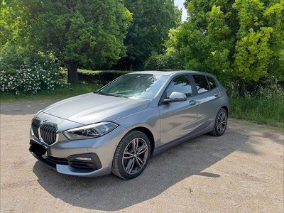 Grau Gebraucht 2023 BMW 118 Advantage Kleinwagen | 26.500 € (Etwas zu teuer)