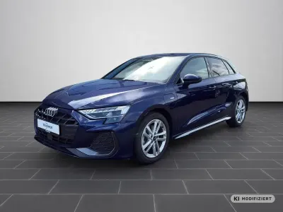 Gebraucht Audi A3 Sportback e-tron Ambiente 204 PS (150 kW) 2025 Navarrablau metallic (metallic) Kleinwagen