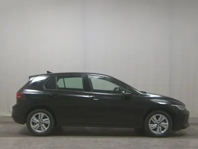 Gebraucht VW Golf VIII Life 150 PS (110 kW) 2025 Schwarz Limousine