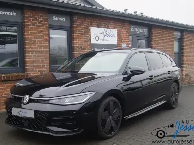 Gebraucht VW Passat R-line 193 PS (141 kW) 2024 Schwarz Kombi
