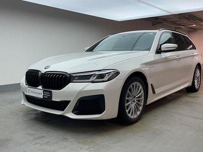 Gebraucht BMW 530e Shadowline 292 PS (214 kW) 2024 Alpinweiss 3 Kombi