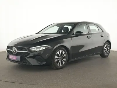 Gebraucht Mercedes A180 136 PS (100 kW) 2024 Nachtschwarz Limousine
