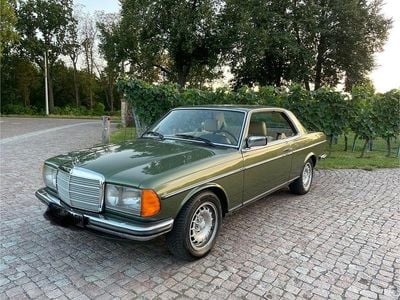Usata Mercedes 280 185 CV (136 kW) 1984 Verde Coupé