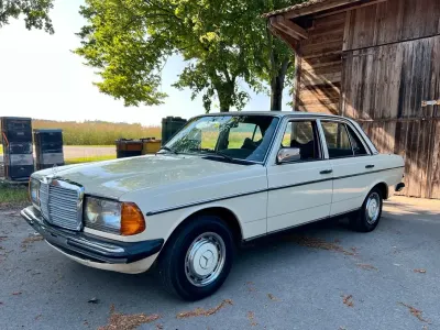 Gebraucht Mercedes 250 129 PS (94 kW) 1979 Beige Limousine