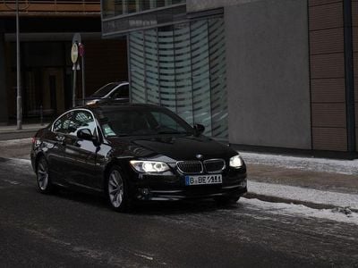 Gebraucht BMW 325 204 PS (150 kW) 2010 Schwarz Coupé