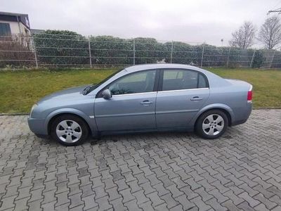 Second-hand Opel Vectra 155 CP (114 kW) 2004 Argintiu Berlinǎ