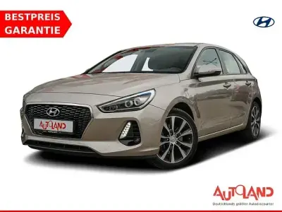 Gebraucht Hyundai i30 Trend 140 PS (102 kW) 2017 Silber Limousine