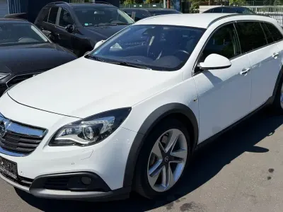 Gebraucht Opel Insignia Country Tourer 170 PS (125 kW) 2016 Weiß Limousine