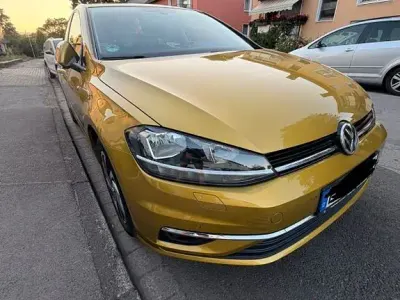 Gebraucht VW Golf VII Sound 110 PS (80 kW) 2018 Gold Limousine