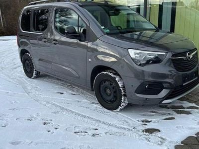 Grau Gebraucht 2022 Opel Combo Life Ultimate Limousine | 21.900 € (Guter Preis)