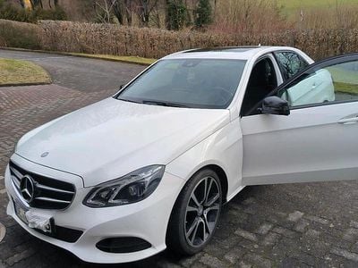 Gebraucht Mercedes E220 170 PS (125 kW) 2015 Weiß Limousine