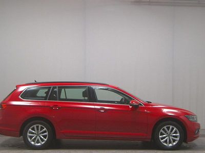 Rot Gebraucht 2023 VW Passat Business Kombi | 16.780 € (Superpreis)