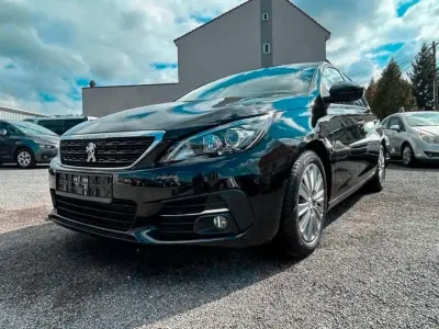Gebraucht Peugeot 308 Active 131 PS (96 kW) 2021 Schwarz Limousine