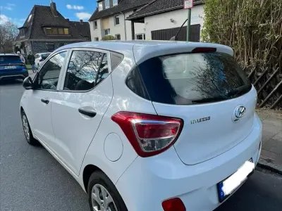Gebraucht Hyundai i10 67 PS (49 kW) 2014 Weiß Kleinwagen