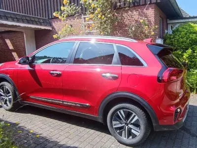 Gebraucht Kia Niro Vision 141 PS (103 kW) 2020 Rot SUV