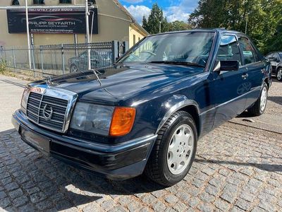 Blau Gebraucht 1993 Mercedes E230 Limousine | 5.990 €