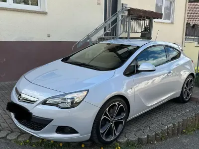 Usata Opel Astra GTC 110 CV (80 kW) 2012 Grigio Coupé