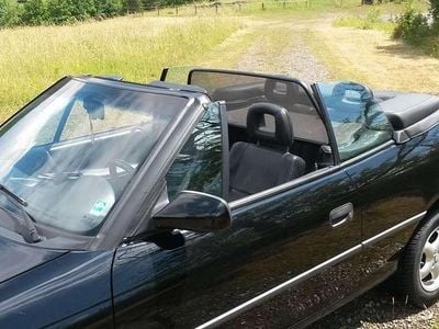 Używany Opel Astra Cabriolet Edition 71 KM (52 kW) 1996 Czarny Kabriolet
