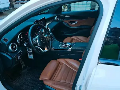 Gebraucht Mercedes C300 AMG 245 PS (180 kW) 2019 Weiß Kombi