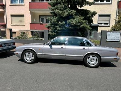 Jaguar XJ8