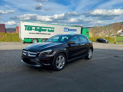 Gebraucht Mercedes GLA220 170 PS (125 kW) 2015 Braun SUV