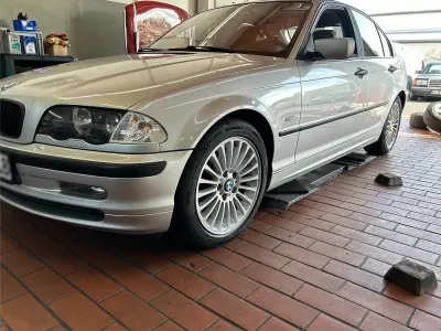 Gebraucht BMW 318 1999 Silber Limousine