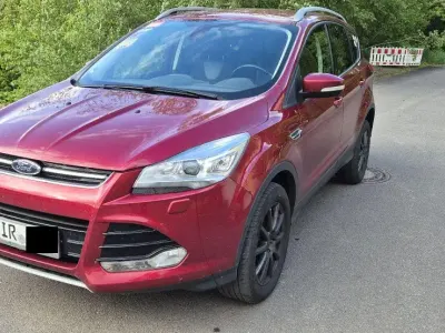 Gebraucht Ford Kuga Titanium 150 PS (110 kW) 2015 Rot SUV