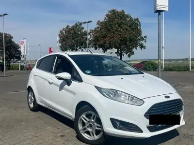 Gebraucht Ford Fiesta Titanium 125 PS (91 kW) 2014 Weiß Kleinwagen