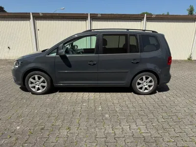 Gebraucht VW Touran Comfortline 140 PS (102 kW) 2014 Grau Van / Kleinbus