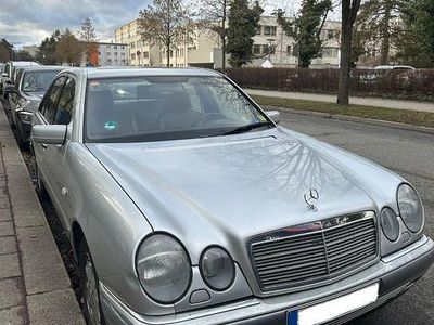 Gebraucht Mercedes E230 150 PS (110 kW) 1995 Silber Limousine