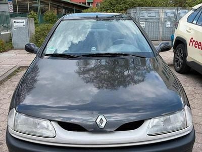 Usado Renault Laguna 139 HP (102 kW) 1996 Preto Sedan