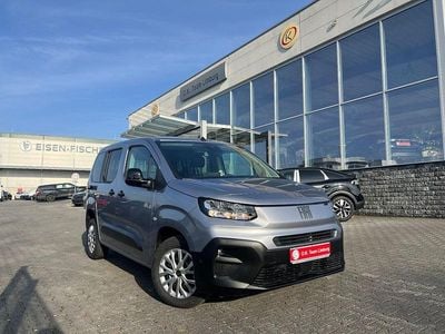 Neu Fiat Doblò 102 PS (75 kW) 2025 Silber Van / Kleinbus