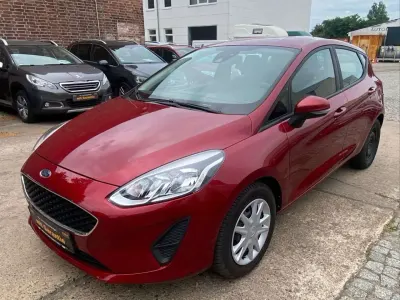 Gebraucht Ford Fiesta Trend 101 PS (74 kW) 2018 Rot Kleinwagen