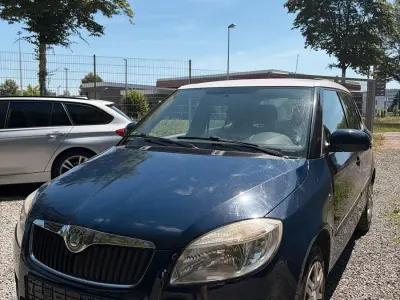 Gebraucht Skoda Fabia 74 PS (54 kW) 2009 Blau Limousine