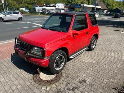 Second-hand Suzuki Vitara 97 CP (71 kW) 1995 Roșu Cabrio