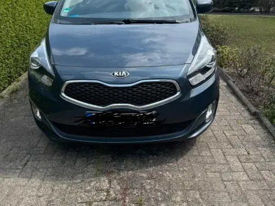 Gebraucht Kia Carens 141 PS (103 kW) 2015 Blau Van / Kleinbus