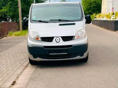 Gebraucht Renault Trafic 115 PS (84 kW) 2014 Silber Van / Kleinbus