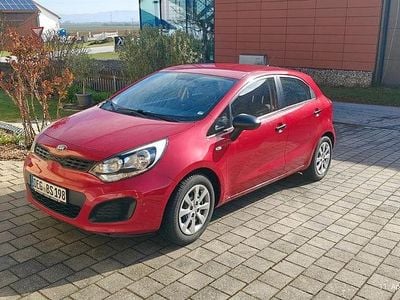 Gebraucht Kia Rio Spirit 86 PS (63 kW) 2013 Rot Limousine