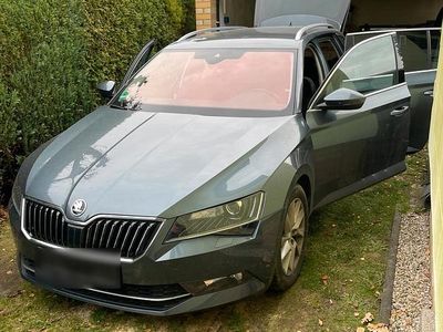 Używany Skoda Superb 179 KM (131 kW) 2018 Szary Kombi