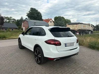 Gebraucht Porsche Cayenne 270 PS (198 kW) 2012 Weiß SUV