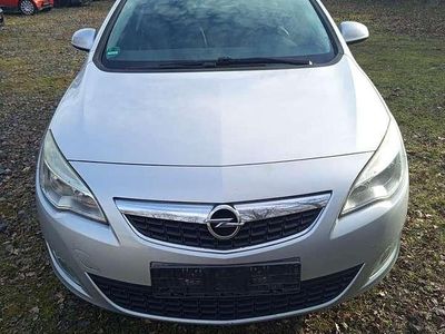 Gebraucht Opel Astra 110 PS (80 kW) 2011 Silber Kombi